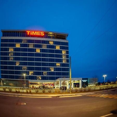 Grand Times Hotel Drummondville Bagian luar foto