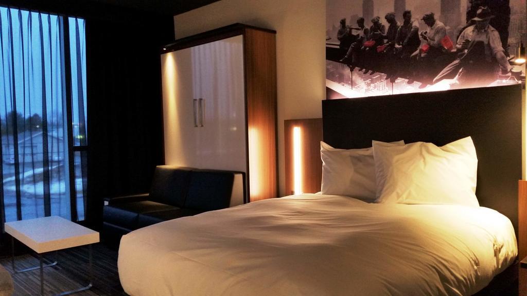 Grand Times Hotel Drummondville Bagian luar foto