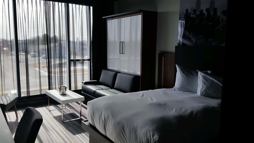 Grand Times Hotel Drummondville Bagian luar foto
