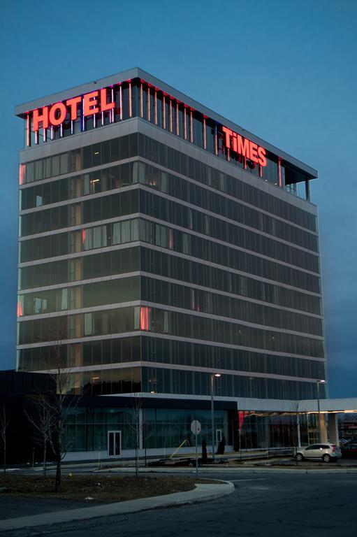 Grand Times Hotel Drummondville Bagian luar foto
