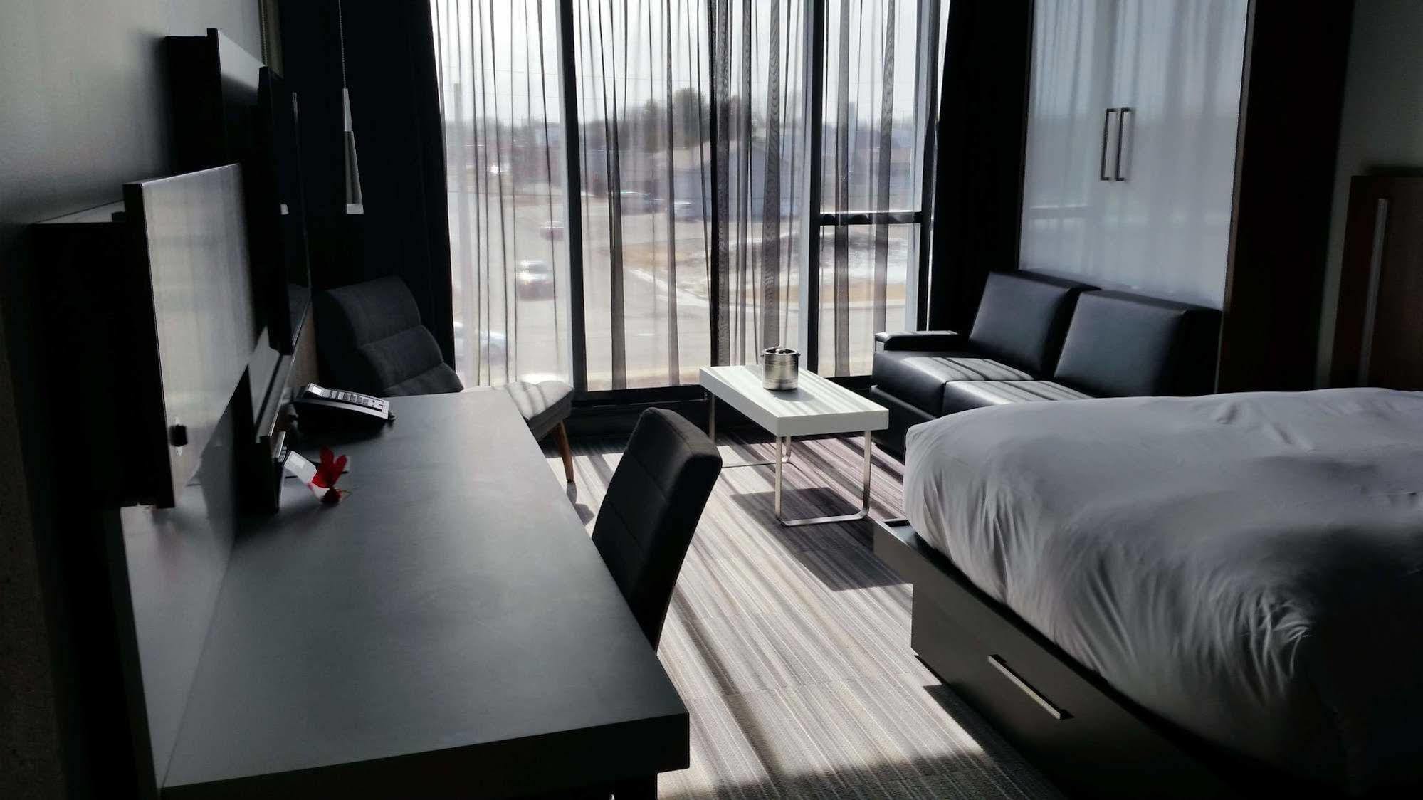 Grand Times Hotel Drummondville Bagian luar foto