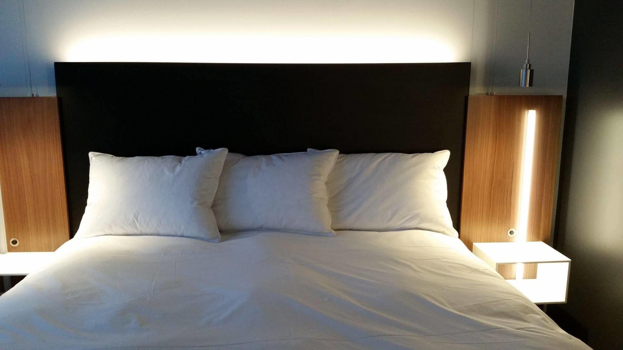 Grand Times Hotel Drummondville Bagian luar foto