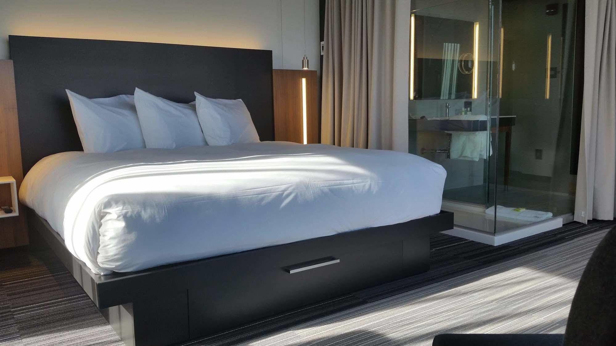 Grand Times Hotel Drummondville Bagian luar foto