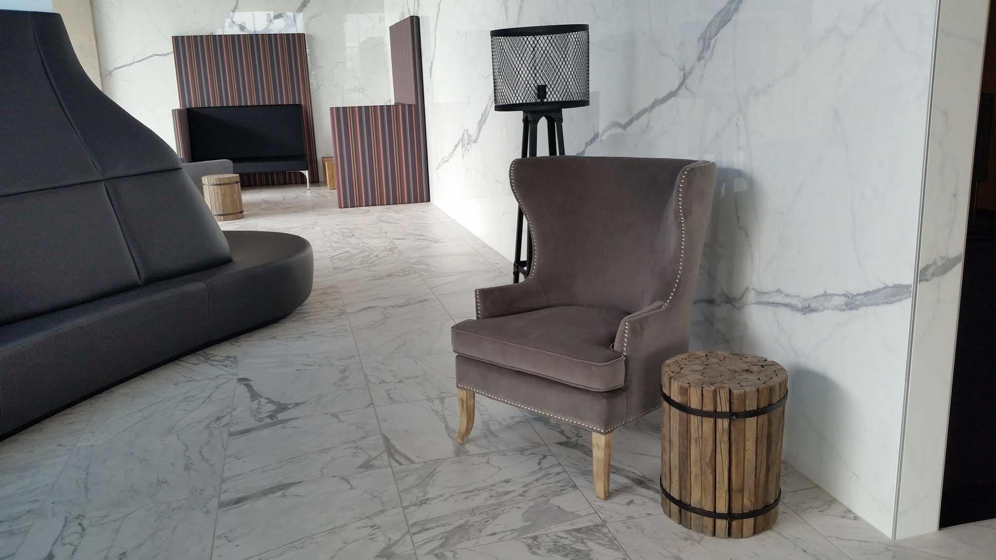 Grand Times Hotel Drummondville Bagian luar foto
