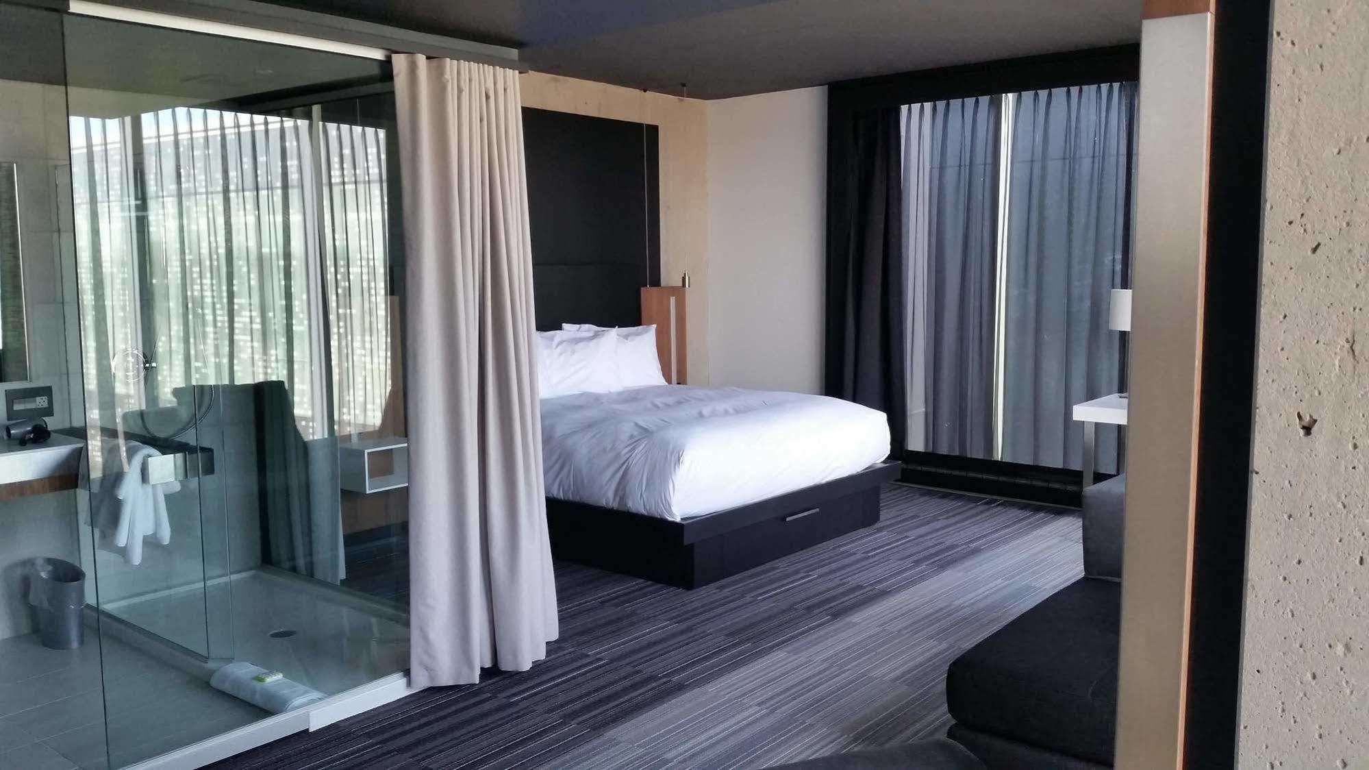 Grand Times Hotel Drummondville Bagian luar foto