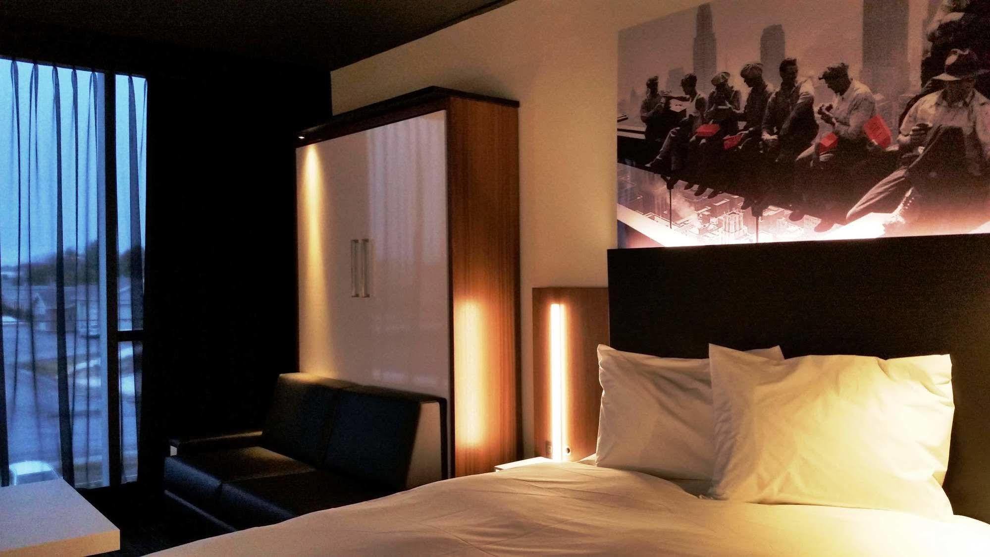 Grand Times Hotel Drummondville Bagian luar foto