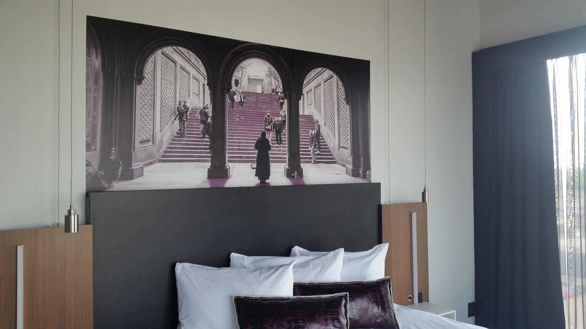 Grand Times Hotel Drummondville Bagian luar foto