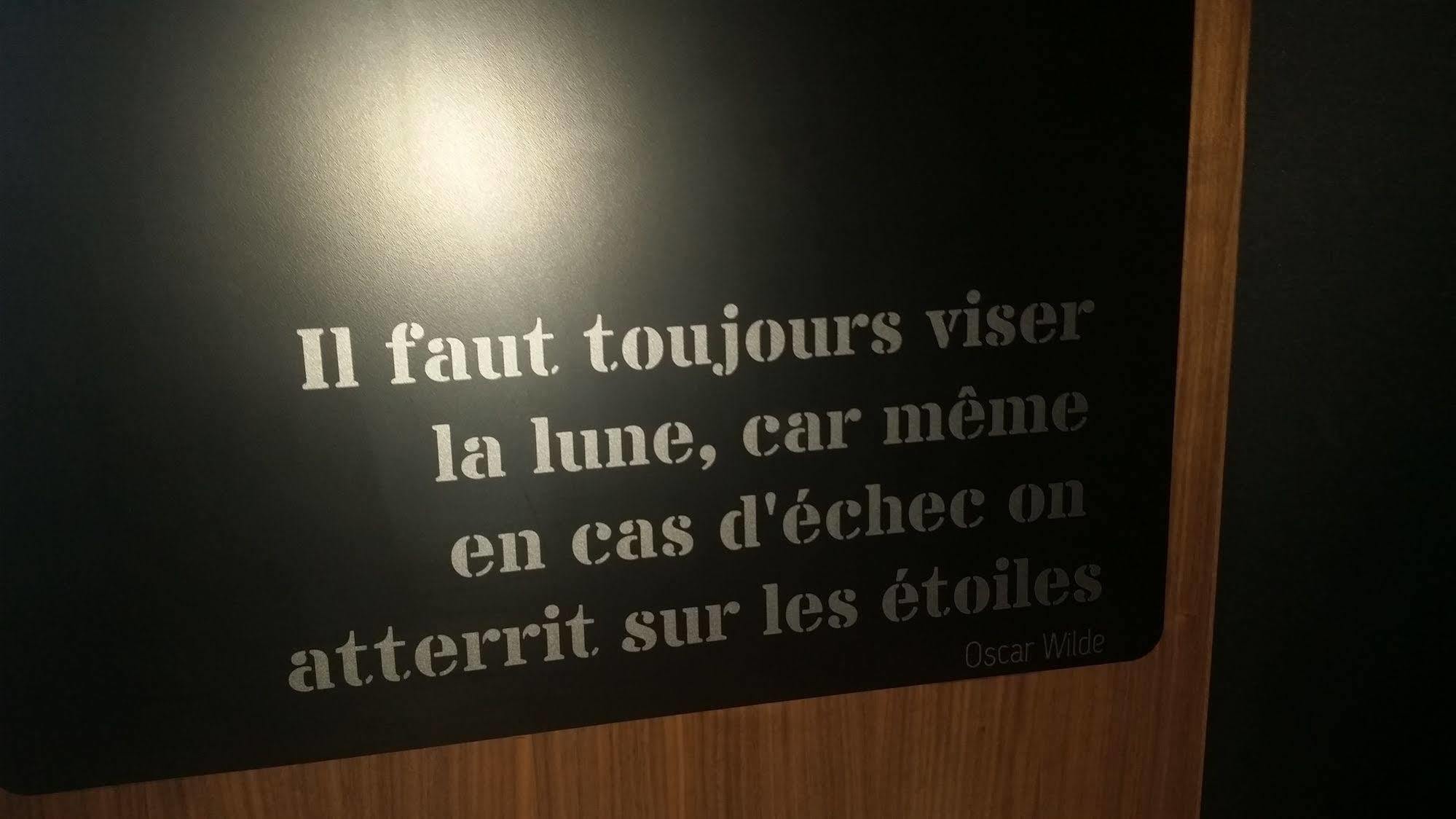 Grand Times Hotel Drummondville Bagian luar foto