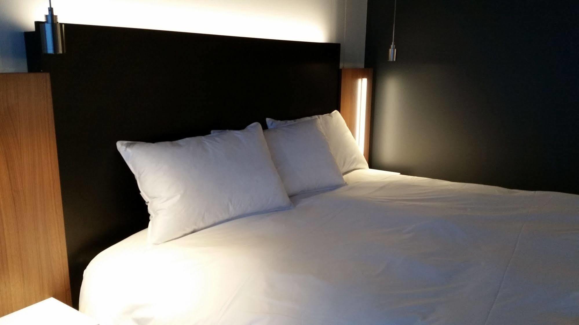 Grand Times Hotel Drummondville Bagian luar foto