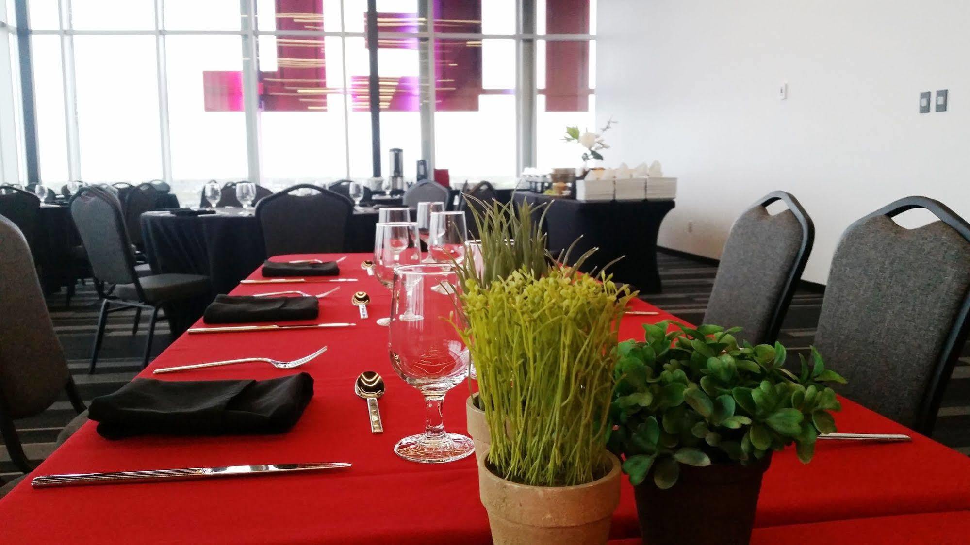 Grand Times Hotel Drummondville Bagian luar foto